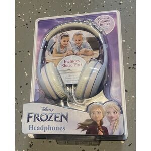 NEW. Disney Frozen Headphones Adjustable band & parental Control volume Music